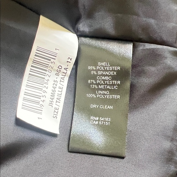 Elegant Black and Gold Floral Dress by Jessica Howard.Sz-12. - Picture 8 of 8